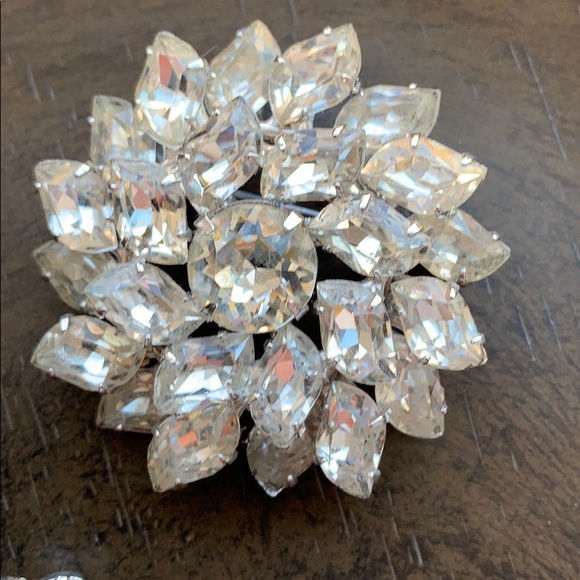 Vintage Weiss Brooch and Earrings - Picture 2 of 4